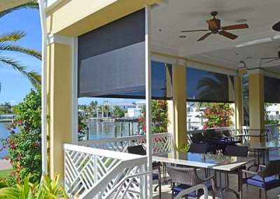 titan retractable screen - restaurant patio