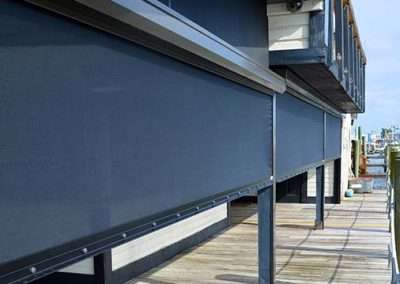 titan retractable screen - restaurant patio