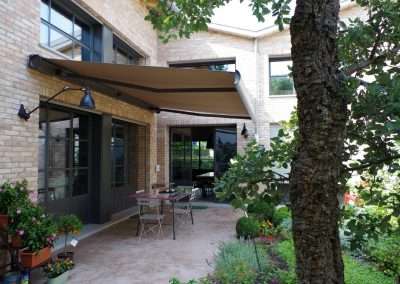 retractable awning