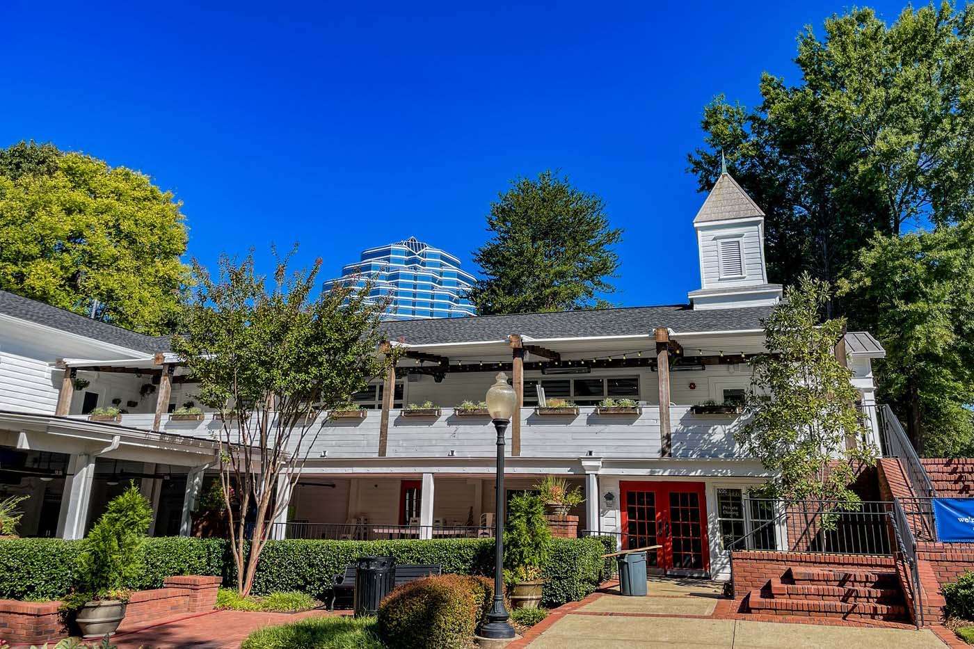 Impact Pergotenda outdoor bar area