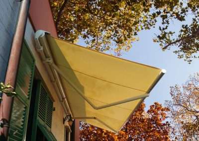 retractable awning